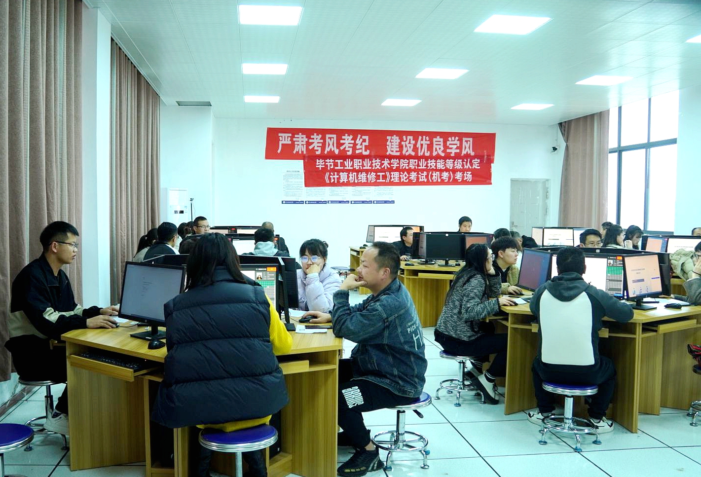 持續(xù)推進(jìn)職業(yè)技能等級認(rèn)定  不斷推動“雙師型”隊(duì)伍建設(shè)