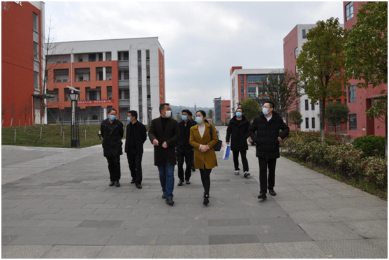 浙江省平湖市領(lǐng)導(dǎo)、企業(yè)家  赴畢節(jié)工業(yè)職業(yè)技術(shù)學(xué)院進(jìn)行交流座談