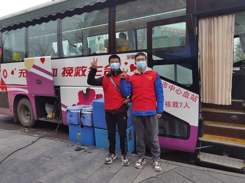 學(xué)生參與獻(xiàn)血活動(dòng)