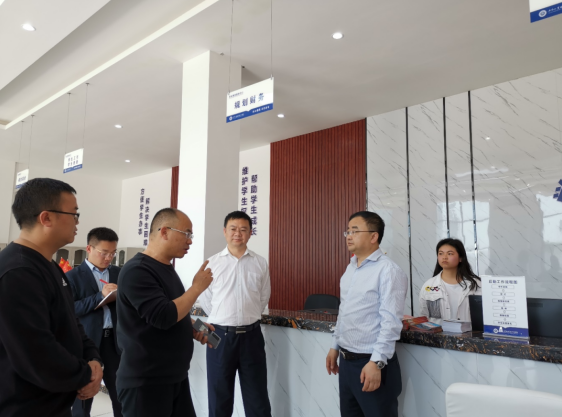 突出學(xué)史力行，為學(xué)生辦實(shí)事解難題 ——畢節(jié)工職院黨委書記李涌到學(xué)生事務(wù)服務(wù)中心、 學(xué)生宿舍走訪調(diào)研