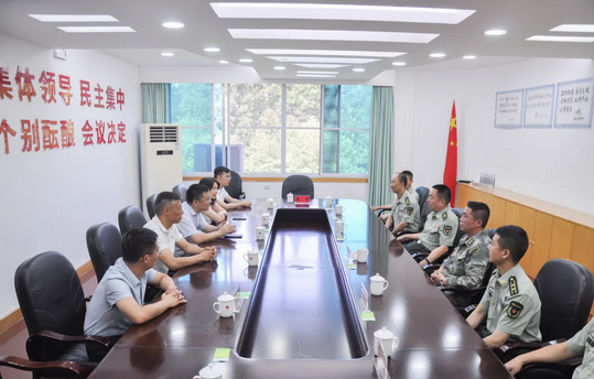 畢節(jié)工業(yè)職業(yè)技術學院“八一”建軍節(jié)前夕到畢節(jié)市軍分區(qū)開展走訪慰問