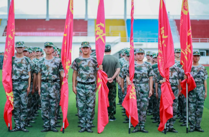 當迷彩邂逅青春，記錄工職院軍訓生活