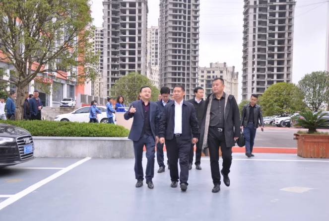 市委常委、市政府常務(wù)副市長周仕飛赴畢節(jié)工業(yè)職業(yè)技術(shù)學(xué)院調(diào)研