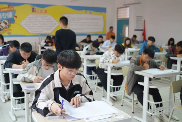 畢節(jié)工業(yè)職業(yè)技術(shù)學(xué)院直播銷(xiāo)售員、計(jì)算機(jī)維修工職業(yè)技能等級(jí)認(rèn)定考核工作圓滿完成