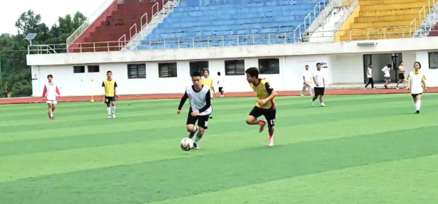 綠茵球場(chǎng) 青春飛揚(yáng)——第二屆校園足球聯(lián)賽圓滿落幕