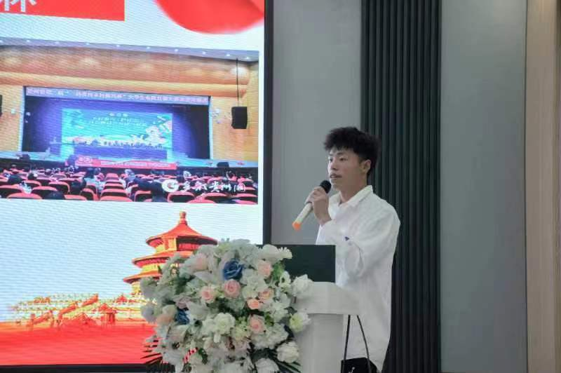 2021-2022學(xué)年國家獎學(xué)金獲得者個人事跡專欄第一期——黃杏、譚程慧