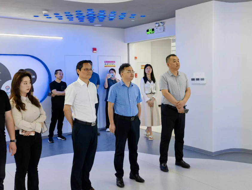 李涌、邱國援率隊到廣東省企業(yè)、院?？疾鞂W(xué)習(xí)