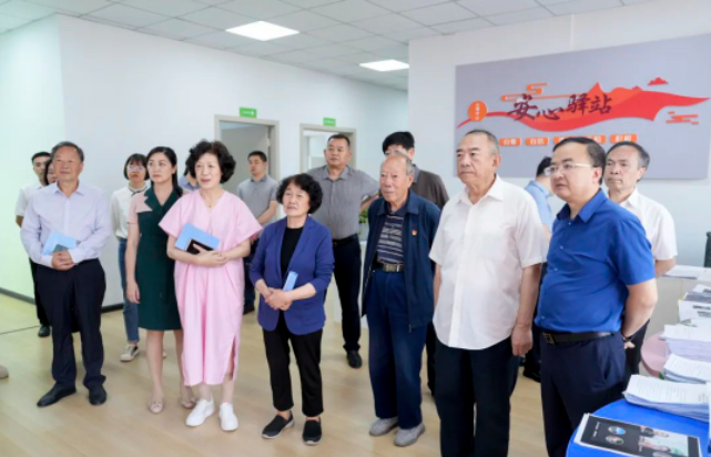 省、市關(guān)心下一代工作委員會(huì)赴畢節(jié)工業(yè)職業(yè)技術(shù)學(xué)院調(diào)研