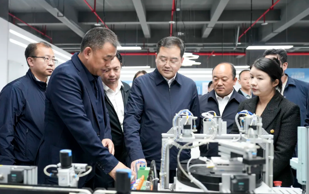 四川省人力資源和社會保障廳黨組成員、副廳長劉曉博一行赴我院考察