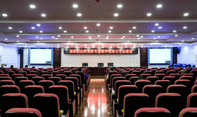 對標職教改革新要求 賦能教師專業(yè)能力提升 —— 教育部評估中心原副主任李志宏應邀做新專業(yè)教學標準解讀與專業(yè)建設專題講座