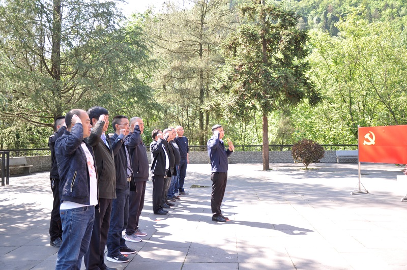 畢節(jié)工業(yè)職業(yè)技術(shù)學(xué)院黨群黨支部  開(kāi)展“聆聽(tīng)艱苦奮斗故事、弘揚(yáng)畢節(jié)天渠精神”主題黨日活動(dòng)